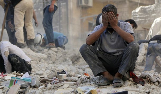 Mais de 4,7 mil pessoas, a maioria jihadistas, já morreram na Síria devido aos bombardeios da coligação internacional, que começaram há um ano e sete meses, segundo dados divulgados neste sábado pelo Observatório Sírio de Direitos Humanos; entre os 4.742 mortos, pelo menos 391 eram civis e destes 99 eram menores de idade e 67 mulheres