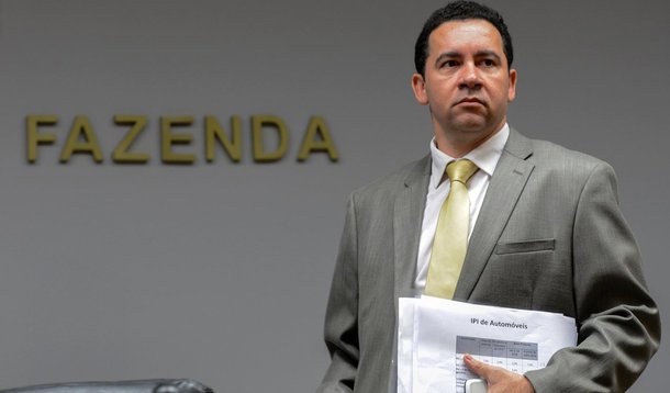 Secretário-executivo do Ministério do Planejamento, Dyogo Oliveira, que assumiu a pasta com a saída de Romero Jucá, é alvo de um inquérito para apurar sua eventual participação no esquema de negociação de medidas provisórias que beneficiaram o setor automotivo; em seu depoimento, em 25 de janeiro, quando era secretário-executivo do Ministério da Fazenda, Oliveira reconheceu não ter sido normal o acesso que as empresas tiveram à MP 471