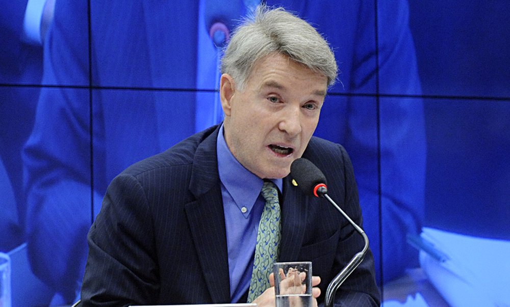 A Justiça do Rio decidiu extinguir o processo contra o empresário Eike Batista por prejuízos causados aos acionistas da petroleira OGX, atual OGPar; na decisão, o juiz Fernando César Ferreira Viana, da 7ª Vara Empresarial, considerou a inexistência de interesse homogêneo no ajuizamento de ação civil pública contra o empresário; a ação civil pública, movida pela Associação dos Investidores Minoritários do Brasil e ex-acionistas da empresa Óleo e Gás Participações S/A, acusava Eike de depreciação dos títulos