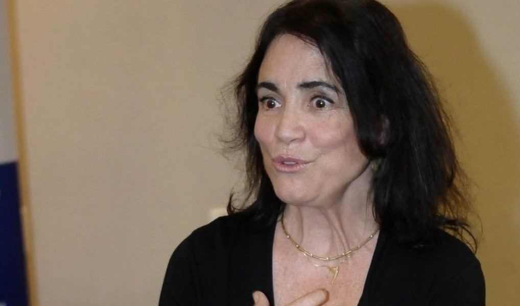 Atriz Regina Duarte, conhecida por externar sua ojeriza aos governos do PT, defendeu nesta quinta-feira, 19, a extinção do Ministério da Cultura (MinC), medida tomada pelo presidente interino Michel Temer; "Sou a favor da ideia de manter a Cultura internada no 'Hospital' da Educação. Depois da possibilidade de 'alta', vamos ver o que pode ser melhor pra ela e pra todos nós , brasileiros", disse
