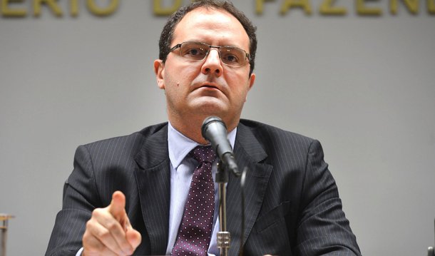 Ministro da Fazenda, Nelson Barbosa, não participará das reuniões de primavera do Fundo Monetário Internacional (FMI) esta semana em Washington (EUA); ministro não viajará por conta da votação do impeachment da presidente Dilma Rousseff na Câmara dos Deputados, prevista para o fim da semana, e também pela definição da Lei de Diretrizes Orçamentárias (LDO) de 2017