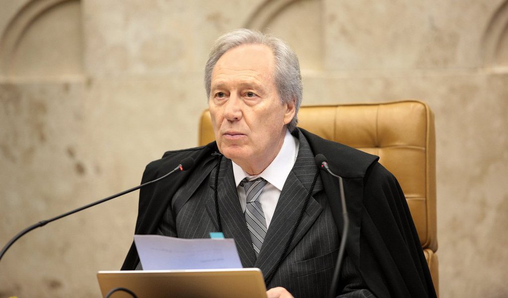 Em reunião com líderes de todos os partidos da Câmara, presidente do Supremo Tribunal Federal (STF), Ricardo Lewandowski, obteve apoio ao reajuste dos servidores do Judiciário; segundo o Ministério do Planejamento, a proposta aumentaria os gastos em R$ 5,3 bilhões em 2016 e R$ 36,2 bilhões até 2019