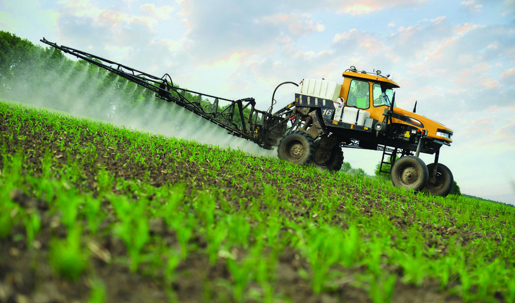 Estudo do Centro de Estudos Avançados em Economia Aplicada (Cepea), da Esalq/USP, realizado com apoio da Confederação da Agricultura e Pecuária do Brasil (CNA) dá destaque para o desempenho do ramo agrícola, que cresceu 0,43% em dezembro, acumulando alta de 1,12% em 2015 na comparação com 2014