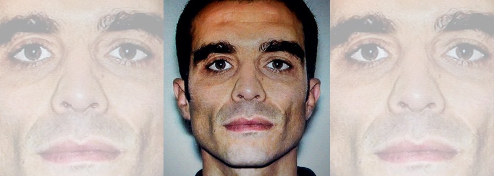 Investigado pela Polícia Federal após ter sido preso pela Justiça francesa por ligações com o planejamento de atentados terroristas, o físico e professor da Universidade Federal do Rio de Janeiro (UFRJ) Adlène Hicheur decidiu deixar o Brasil; segundo seus colegas na UFRJ e do Centro Brasileiro de Pesquisas Físicas (CBPF), o docente resolveu adotar esta medida após conversar com sua família, que mora em Lyon, na França. Ele não comentou quando sairá do País e onde pretende morar