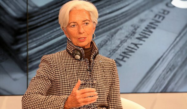 As declarações da diretora-gerente do Fundo Monetário Internacional (FMI) foram dadas em uma sessão do Fórum Econômico Mundial em Davos; respondendo a uma pergunta sobre a perspectiva para a reformas dos empreendimentos estatais na China, Christine Lagarde disse que, apesar do tamanho do desafio, acredita que Pequim conseguirá realizar tais reformas