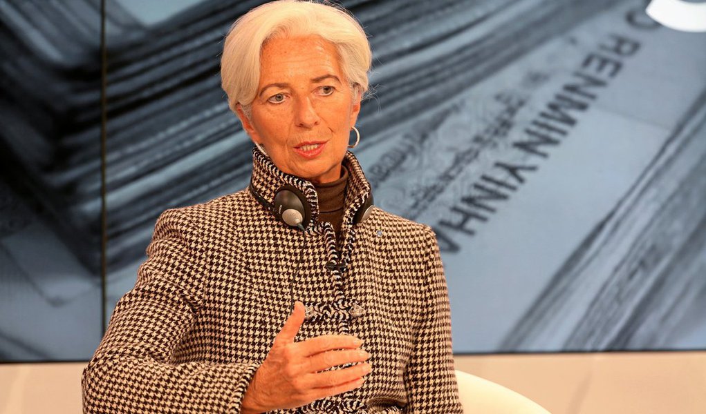 As declarações da diretora-gerente do Fundo Monetário Internacional (FMI) foram dadas em uma sessão do Fórum Econômico Mundial em Davos; respondendo a uma pergunta sobre a perspectiva para a reformas dos empreendimentos estatais na China, Christine Lagarde disse que, apesar do tamanho do desafio, acredita que Pequim conseguirá realizar tais reformas