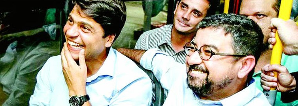 "Para mim, o rompimento com o PMDB é etapa vencida. A aproximação do Picciani [Jorge Picciani, presidente regional do PMDB] com o governo do PT é fundamental para impedir o impeachment e a governabilidade. A aliança está selada", disse o presidente do PT fluminense, Washington Quaquá; apesar das críticas, secretário Pedro Paulo é o nome de preferência da chapa do PMDB