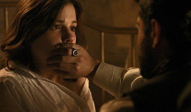 Internautas classificaram a cena de violência sexual em "Ligações Perigosas" como "apologia ao estupro" e fizeram análises sobre a "seletividade moral" da emissora. "A Globo passou anos debatendo se faria uma cena de beijo gay ou lésbico. Consultou várias vezes o público. Para mostrar uma cena longa e perturbadora de estupro, não houve nenhum tipo de preocupação ou consulta", disse colunista da Boitempo