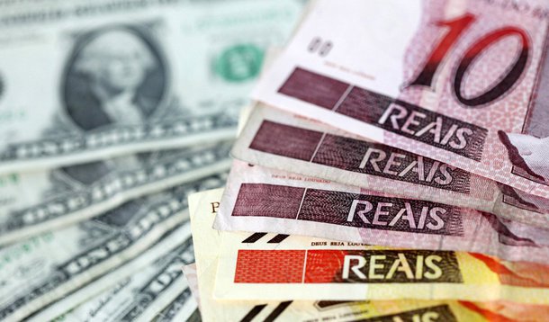Projeção do saldo negativo das transações correntes, que são as compras e vendas de mercadorias e serviços e as transferências de renda do país com o mundo, foi divulgada pelo Banco Central (BC); estimativa para este ano é US$ 62 bilhões ou 3,48% do PIB