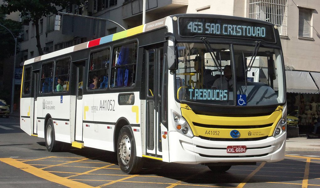 O preço das passagens de ônibus no Rio vão subir R$ 0,40 a partir do dia 2 de janeiro; o aumento foi publicado nesta quinta-feira (31) no Diário Oficial do município e prevê a cobrança de R$ 3,80 a partir da 0h do sábado dia 2 de janeiro; o mesmo valor será cobrado para usuários do Bilhete Único Carioca (BUC)