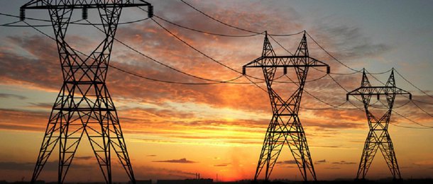 Tarifa de energia elétrica foi uma das vilãs da inflação em 2015, com alta de 49% no IPCA entre janeiro e outubro; falta de chuvas, que reduziu o nível de água nos reservatórios das hidrelétricas e obrigou o acionamento de usinas termelétricas, foi um dos principais fatores para o aumento do custo da energia; cenário deve melhorar para este ano; estudo da UFRJ mostra que as tarifas em 2016 tendem a subir em níveis próximos aos da inflação porque a situação hidrológica deverá ser melhor e poderá haver aumento da oferta de energia, com a entrada em funcionamento de novos empreendimentos de geração