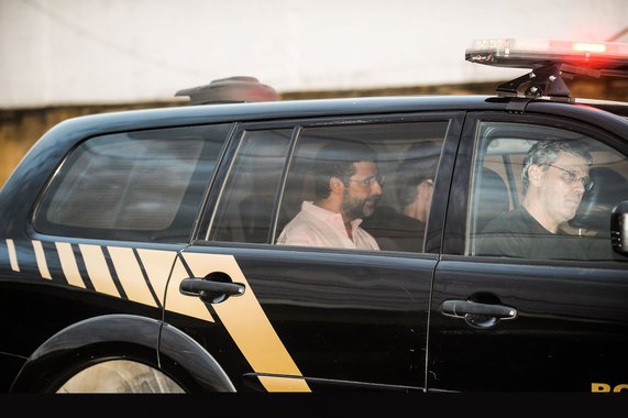 Ex-presidente do BTG Pactual deixou a penitenciária de Bangu 8, no Rio de Janeiro, nesta sexta-feira 18 para cumprir prisão domiciliar, depois de o Supremo Tribunal Federal suspender a prisão preventiva; foi preso em 25 de novembro sob suspeita de obstruir as investigações da Lava Jato