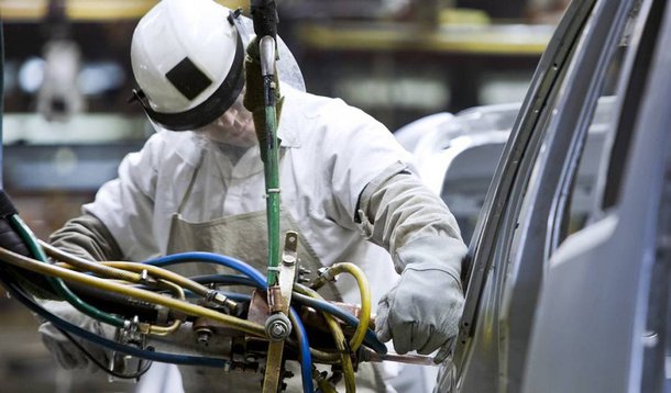 Desde o início de 2015, um grupo de economistas de diversas escolas se reúne periodicamente em São Paulo para discutir políticas de desenvolvimento que tenham foco no setor industrial; reunidos sob o nome Grupo Reindustrialização, esse coletivo pretende apresentar alternativas visando a um crescimento sustentado e buscar espaço entre formadores de opinião, especialmente em tempos de "financeirização" da economia