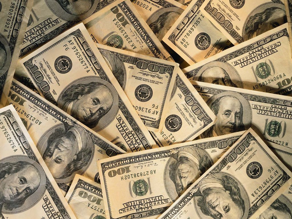 Mesmo com a retirada do grau de investimento (selo de bom pagador) do Brasil e a troca de ministro da Fazenda, a entrada de investimentos diretos no país, recursos que vão para o setor produtivo da economia, é resiliente, segundo avaliação do chefe do Departamento Econômico do Banco Central, Tulio Maciel; o BC informou nesta segunda-feira que o investimento estrangeiro deve ficar em US$ 66 bilhões este ano, contra a previsão anterior de US$ 65 bilhões