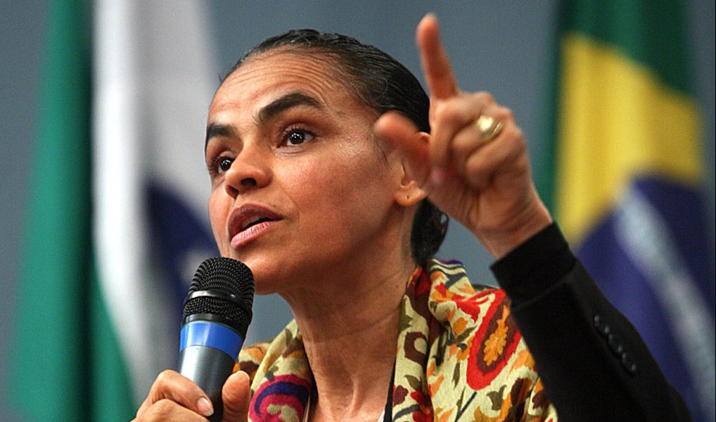 Para o jornalista Fernando Brito, do Tijolaço, "está claro" que o que faz Marina Silva "considerar o TSE 'melhor' que o impeachment é o mesmo que faz Aécio preferi-lo também: sentir que o impeachment naufragou politicamente e que a 'esperança' de eleições antecipadas estão no Tribunal"; para ele, a ex-candidata à presidência "virou siamesa de Aécio"
