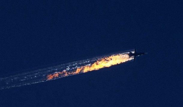 Ministério da Defesa da Rússia abriu, em Moscou, as caixas-pretas do Su-24 derrubado no céu da Síria e colocou-as em um cofre, três semanas depois do abate; Rússia promete divulgar na próxima semana os resultados preliminares da análise das caixas-pretas; Su-24 abatido fazia parte do grupo aéreo russo que Moscou começou a enviar à Síria em 30 de setembro, para combater terroristas do Estado Islâmico e da Frente al-Nusra