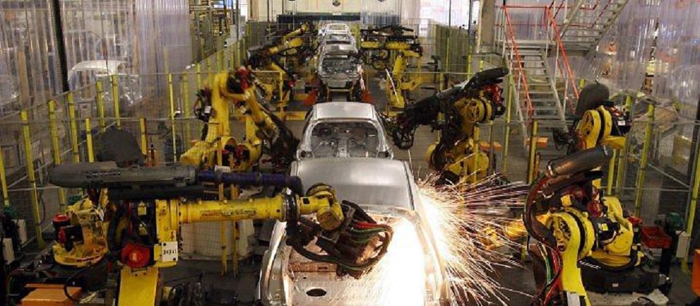 Crise econômica afetou o setor de engenharia industrial, que fechou 45,7% de seus postos de trabalho neste ano; atualmente, são 183 mil trabalhadores empregados na área –154 mil a menos do que no fim de 2014; associação do segmento, que reúne companhias de projetos de engenharia, de manutenção industrial e de fornecedores, projeta que o primeiro semestre de 2016 seja ainda pior do que o segundo de 2015