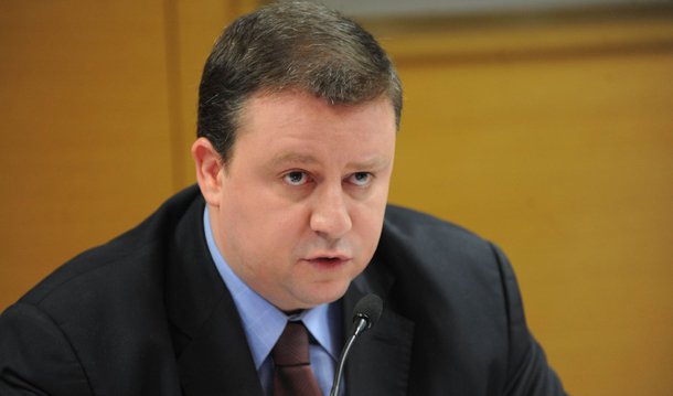 O secretário de Comércio Exterior do Ministério do Desenvolvimento, Indústria e Comércio Exterior, Daniel Godinho, disse nesta segunda-feira que o Brasil espera que a troca de ofertas do acordo entre Mercosul e União Europeia ocorra até março deste ano; “Sinalizamos aos europeus que gostaríamos de tê-las trocado em 2015. Agora, queremos trocar no máximo até o primeiro trimestre”, afirmou Godinho