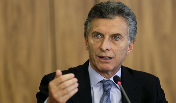 Após protestos da população, a Justiça argentina determinou nesta quarta-feira, 30, a nulidade do decreto do governo de Maurício Macri que estabelecia intervenção na lei que regula o funcionamento dos meios de comunicação, a chamada Lei de Meios; juiz da região de La Plata Luis Arias acatou pedido do delegado da Autoridade Federal de Serviços de Comunicação Audiovisual (AFSCA) Região La Plata, Guillermo Luis Guerin; magistrado proibiu o governo argentino de "de alterar, modificar, apagar ou excluir funções e a existência da Autoridade Federal de Serviços de Comunicação Audiovisual por qualquer ato ou regulamento que implique uma alteração qualquer das disposições contidas na Lei 26.522"; caso será decidido pela justiça federal argentina