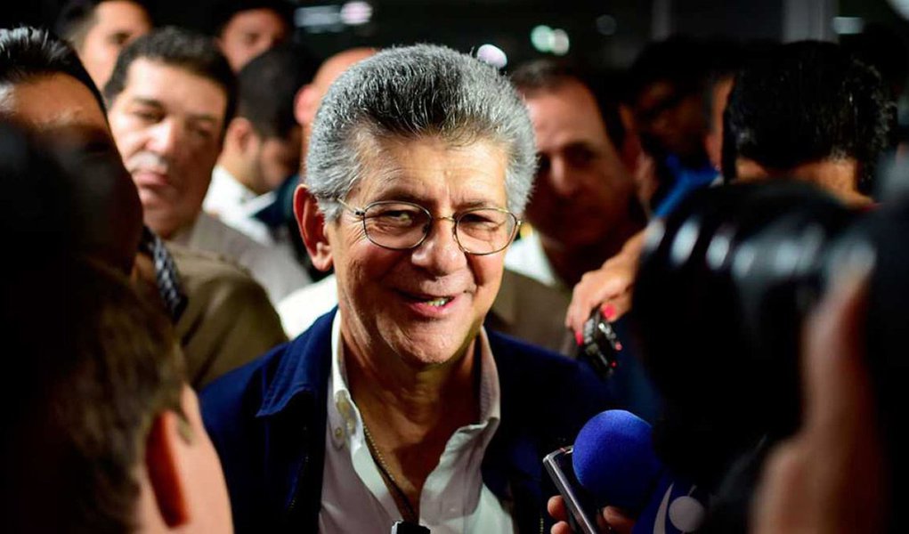 "Acabou-se, assim, a Assembleia Nacional subjugada, submetida ao Poder Executivo. Representamos uma alternativa para que as coisas funcionem melhor e de maneira distinta. Não seremos um contrapoder, mas um poder autônomo. Aqui não haverá hegemonia", disse Ramos Allup ao conhecer o resultado das eleições; ele pediu aos venezuelanos que observem os novos parlamentares de modo a garantir que eles "honrem o compromisso" assumido; pediu ainda "respeito para as maiorias e as minorias"