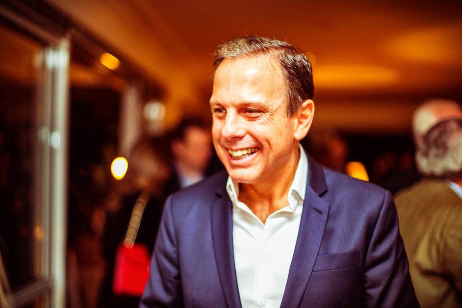 Para um partido que "estava se queixando da falta de elos com a classe C", como o PSDB, a candidatura de João Doria Jr a prefeito de São Paulo "é um prato difícil de engolir", analisa o colunista do 247 Alex Solnik, para quem o empresário e apresentador terá a mesma quantidade de votos que a audiência de seu programa na TV, o 'Show Business'; para o jornalista, "a derrota nas eleições vai ser vexatória para o PSDB, que sempre tem disputado ao menos o segundo turno em São Paulo nos últimos 25 anos"