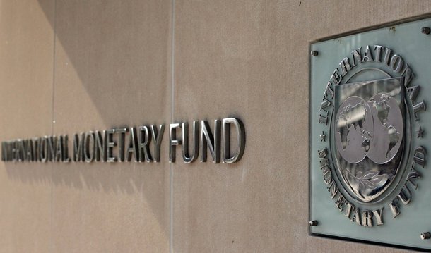 Senado dos Estados Unidos ratificou as reformas para aumentar a representação de países emergentes no Fundo Monetário Internacional, como parte de um projeto de lei orçamentária, abrindo caminho para países como Brasil, China e Índia terem maior espaço no órgão mundia; legislação vai para sanção do presidente Barack Obama; sob as novas regras, a diretoria do FMI será totalmente eleita