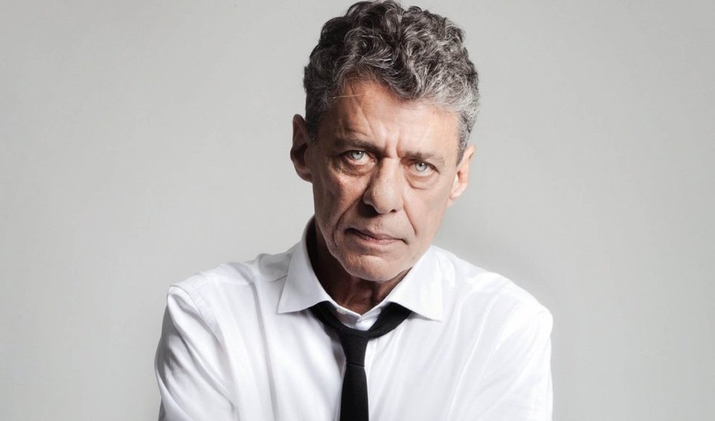 "Por que parar o Chico Buarque de madrugada, no meio da rua, para um esculacho? A resposta é até simples. Chico, filho da mais fina flor da aristocracia intelectual paulista, não se aliou – e nem se aliaria – aos gritos raivosos balbuciados contra o PT, contra as classes populares, contra o processo de igualização das condições sociais no país (o que Tocqueville chamaria, inclusive, democracia)", avalia Rogerio Dultra dos Santos, do Democracia e Conjuntura; leia a íntegra