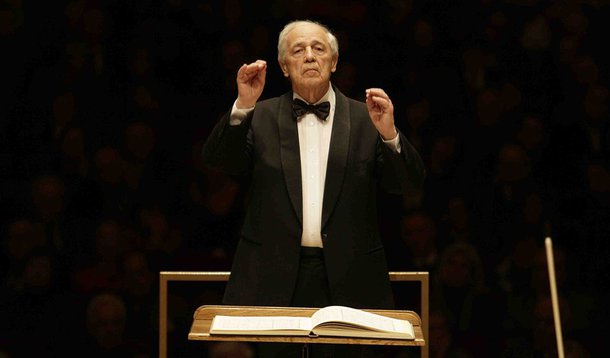 Considerado um dos maiores nomes da música clássica contemporânea, o compositor e maestro francês Pierre Boulez morreu, aos 90 anos, em Baden-Baden, na Alemanha, onde vivia, revelou Philhamornie de Paris; “A presença dele continuará viva e intensa para todos os que o conheciam e gostavam da energia criativa, da exigência artística, da disponibilidade e da generosidade", afirma a família de Pierre Boulez no comunicado