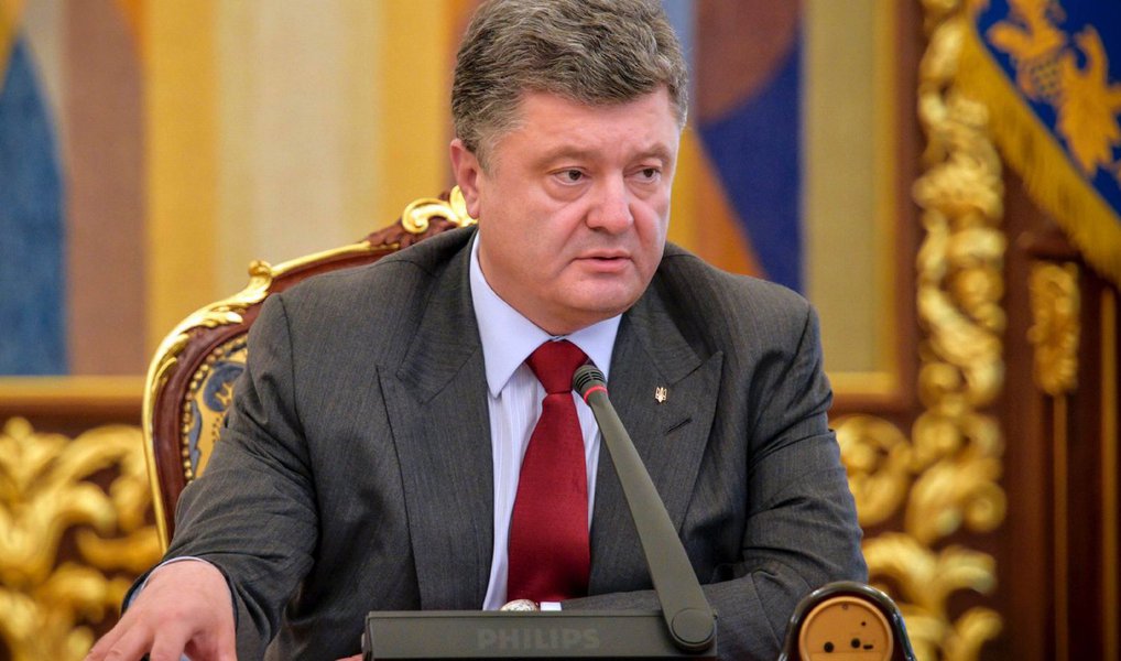 O acordo de comércio entre a União Europeia e a Ucrânia, que entra em vigor, vai facilitar as exportações ucranianas e os investimentos europeus, mas implica restrições econômicas impostas pela Rússia como retaliação pela aproximação do país à Europa; além da suspensão do acordo de livre comércio de 2011, Moscou vai estender à Ucrânia o embargo aos produtos alimentares europeus decidido em retaliação pelas sanções econômicas que lhe foram impostas após a anexação da Crimeia em março de 2014