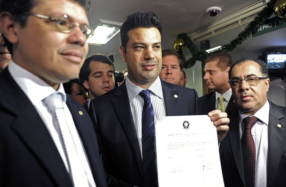 "Haverá mudanças nos nomes. Vamos começar do zero e conversar com o conjunto das alas, para encontrar uma escalação que unifique a bancada", afirmou o deputado, um dia depois de ter sido reconduzido à liderança do PMDB na Câmara; parlamentares pró-impeachment pediram a substituição de Leonardo Picciani (RJ), aliado do governo, por ficarem insatisfeitos com a 'escalação' dos nomes do partido para a comissão do impeachment