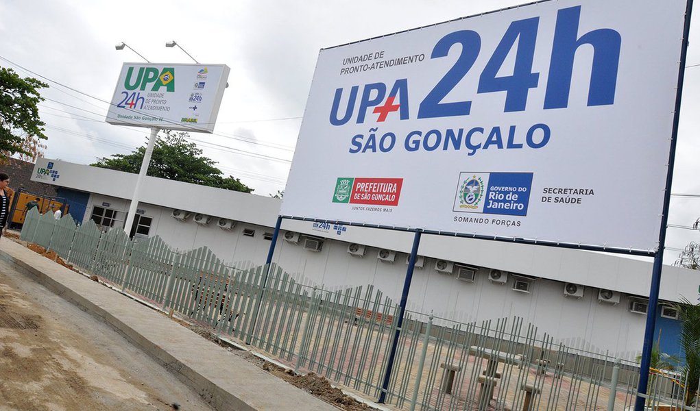 A crise na saúde pública do Rio levou à restrição da prestação de serviço na Unidade de Pronto Atendimento (UPA) de Colubandê, em São Gonçalo, Região Metropolitana do Rio; o motivo é a falta de segurança; os profissionais que fazem a vigilância da área entraram em greve porque não foram pagos pelo governo estadual; a UPA de Santa Luzia, também em São Gonçalo, abriu apenas a odontologia e a pediatria, e o restante está com o atendimento restrito, pois os funcionários continuam sem receber a segunda parcela do décimo terceiro salário