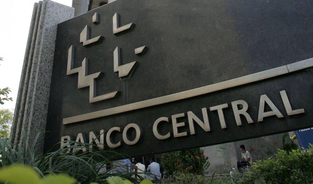 Banco Central decretou nesta quinta-feira 7 a liquidação extrajudicial da TOV Corretora de Câmbio, Títulos e Valores Mobiliários, uma das principais corretoras citadas pelos doleiros como canal para operações de dólar como pagamento de importações fantasmas