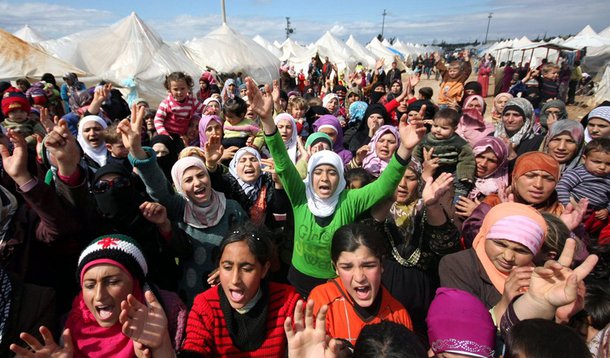 Número de pessoas deslocadas à força em nível mundialpode ter "ultrapassado muito" um recorde de 60 milhões neste ano, principalmente em razão de guerras e conflitos como os registrados na Síria, disse a Organização das Nações Unidas (ONU); estimativa inclui 20,2 milhões de refugiados que fogem de guerras e perseguições, o maior número desde 1992