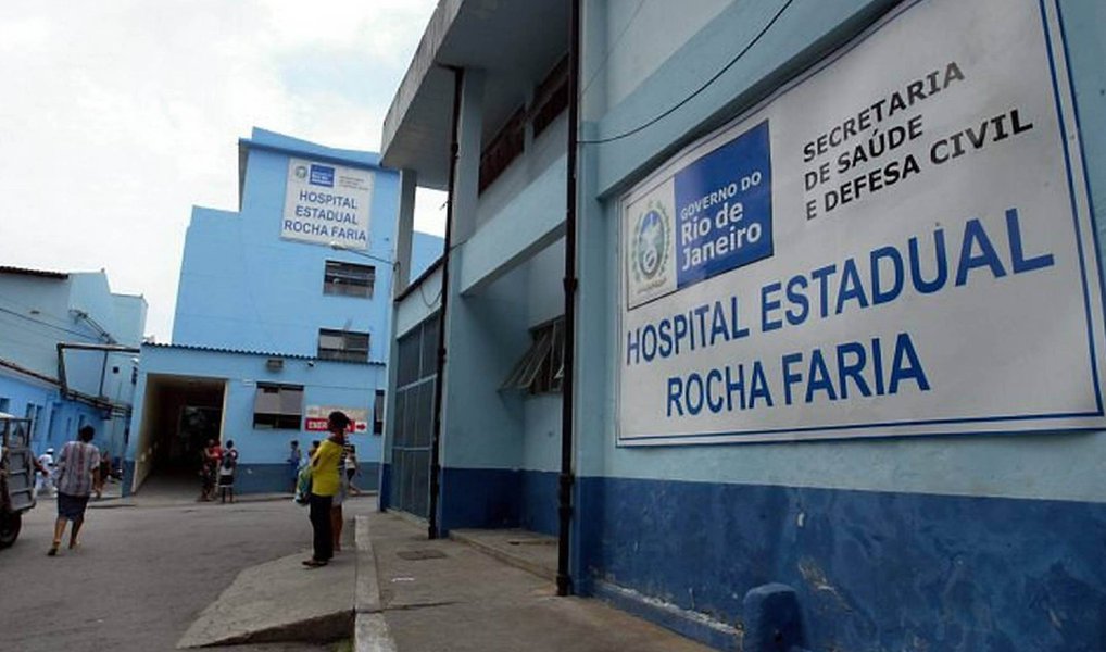 Gabinete de Crise montado pelo Ministério da Saúde, após os problemas de falta de atendimento no sistema de saúde do estado do Rio de Janeiro informou que neste primeiro dia de 2016 dez hospitais da rede estão com funcionamento normal; já a Secretaria de Estado de Saúde alertou que os hospitais estaduais Rocha Faria, Albert Schweitzer, Carlos Chagas, Getúlio Vargas, Adão Pereira Nunes, Azevedo Lima, Alberto Torres, Hospital da Mulher Heloneida Studart, Hospital da Mãe e Melchíades Callazans são unidades de urgência e emergência e, por isso, pacientes de baixa complexidade serão encaminhados para Unidades de Pronto Atendimento (UPA) e/ou unidades de atenção básica