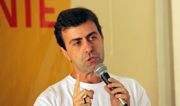 "Mesmo nestes tempos sombrios, em que a carcaça política de Eduardo Cunha cheira à metáfora do atual modelo de democracia, os ventos de junho de 2013 continuam a soprar, nos empurram para frente e desanuviam os horizontes", escreve o deputado estadual pelo PSOL no Rio de Janeiro