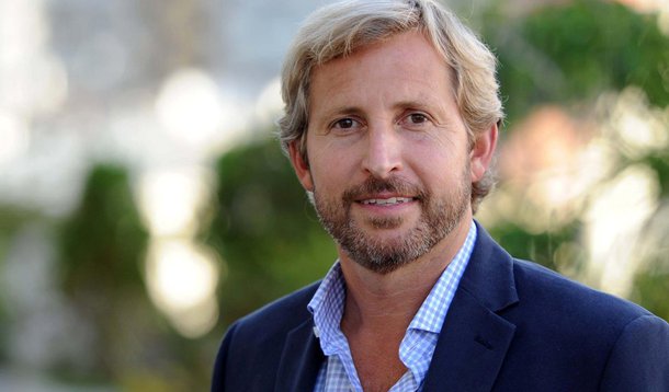 Presidente do Banco Ciudad e um dos idealizadores do programa econômico de Maurício Macri, o candidato de oposição na Argentina, economista Rogelio Frigerio sonha com câmbio livre e administrado pelo Estado; “nada além do que existe na maioria dos países da região”, diz; ele também defende ideias como Brasil e Argentina negociarem juntos com a China a exportação de soja
