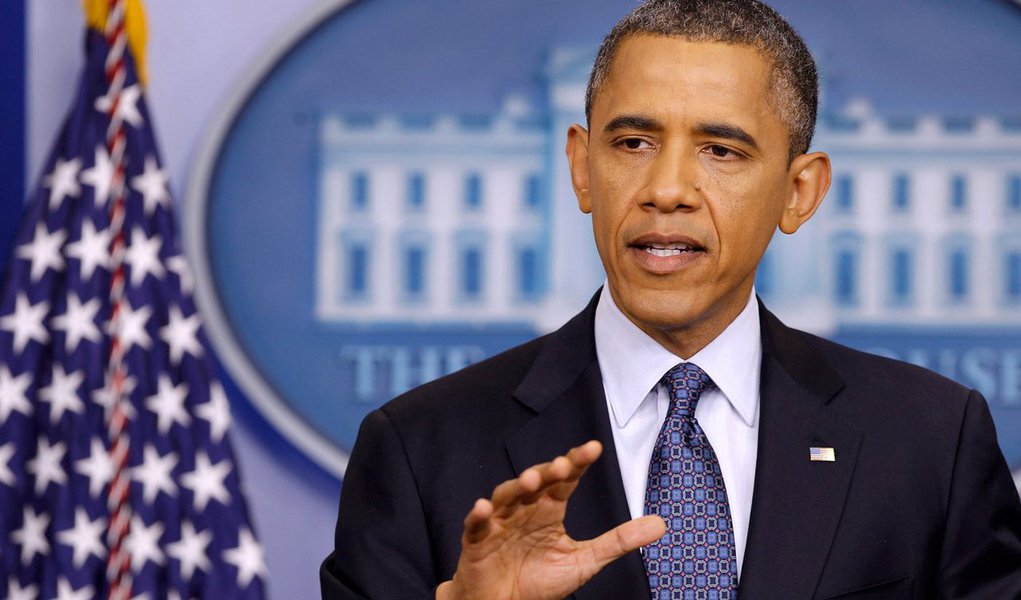 “Não tomamos boas decisões se forem baseadas na histeria e em um exagero dos riscos”, afirmou o presidente dos Estados Unidos, Barack Obama, depois de 26 dos 50 governadores de estados norte-americanos terem anunciado que pretendiam suspender o programa de acolhimento de refugiados sírios; “Aparentemente, têm medo das viúvas e órfãos que chegam ao país”, disse