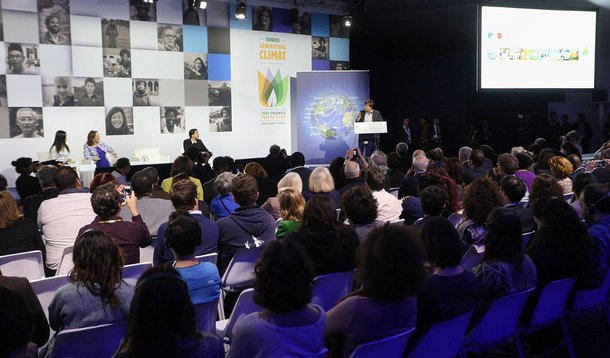 Representantes de quase 200 países aprovaram um esboço do acordo sobre clima da ONU, neste sábado, 5, depois de quatro anos de trabalho, o que servirá de base para ministros tentarem resolver centenas de pontos de discordância na próxima semana; texto estabelece opções que vão de objetivos de longo prazo para reduzir o aquecimento global ao aumento de verbas para ações em países em desenvolvimento