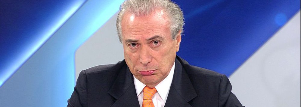 #xatiado, vice reclama e diz que a chefe não gostou do bolo de cenoura dele; "Reclamou que a presidente jamais disse que ele era tão elegante quanto os mordomos dos filmes de terror. Reclamou que ela não elogiou seu feito de ter uma mulher jovem e bonita", diz texto do portal satírico Sensacionalista