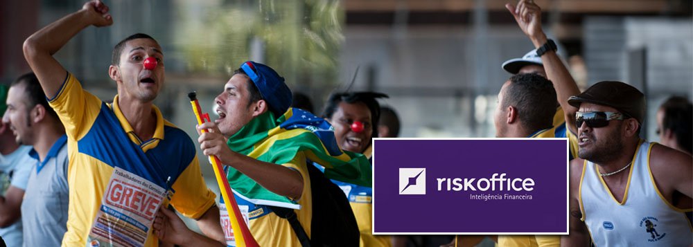 Relatório da Polícia Federal apontou rombo de R$ 5 bilhões no fundo de pensão Postalis, dos funcionários dos Correios, e acendeu holofotes sobre empresas que prestam serviços às fundações; uma delas é a Risk Office, do empresário Marcos Jacobsen, que, em tese, indica investimentos seguros para essas instituições; chamado pela PF, Jacobsen, presidente da Risk Office, saiu pela tangente e disse que a empresa realiza "relatórios informativos, não participando de reuniões no comitê de investimento do Postalis, nem como analista"; funcionários dos Correios terão que pagar mais para garantir aposentadorias