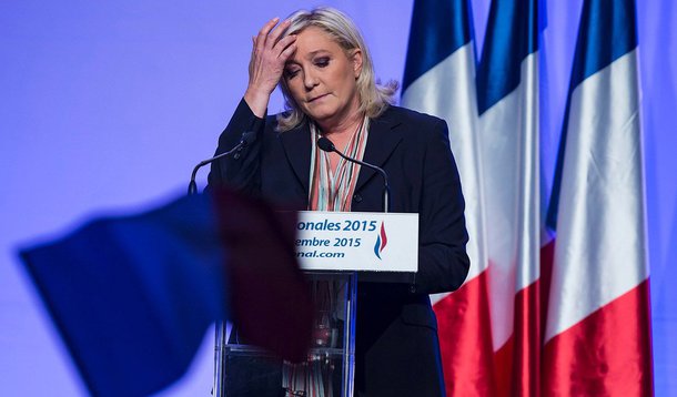 Segundo estimativas dos institutos de pesquisa, a líder da Frente Nacional, Marine Le Pen, foi a grande derrotada no Norte do país pelo adversário da oposição de direita, a favor do qual a esquerda, no poder, desistiu de se apresentar no segundo turno da última eleição na França antes da disputa presidencial de 2017