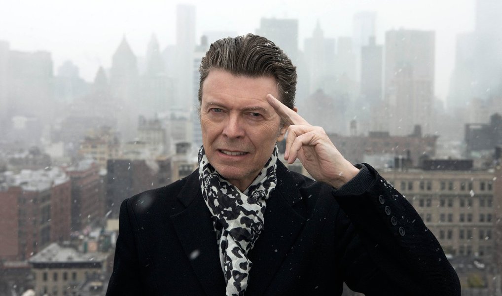 Cantor, compositor, ator e artista marcou seu aniversário de 69 anos nesta sexta-feira, 8, com o lançamento de um novo álbum, "Blackstar"; antes do lançamento, a revista Rolling Stone escreveu no mês passado que o "artístico e inquieto 'Blackstar" é a melhor obra-prima antipop de Bowie desde os anos 1970; David Bowie volta à cena musical após "The Next Day", de 2013, que foi topo das paradas musicais