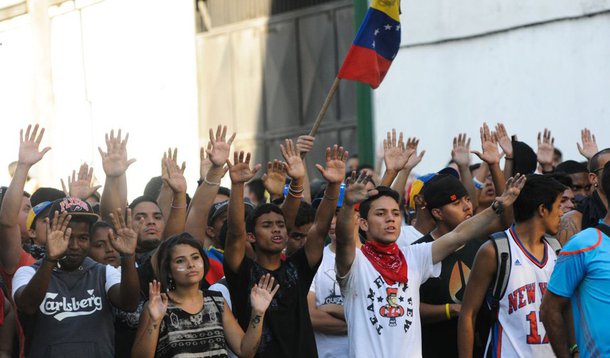 De acordo com um comunicado da Anistia, nos últimos anos, a promoção e a proteção dos direitos humanos garantidos tanto pela Constituição de 1999 como por instrumentos de direitos humanos dos quais a Venezuela faz parte deterioraram-se progressivamente e as instituições que apoiam o estado de direito perderam independência e imparcialidade; entidade pediu à nova Assembleia Nacional venezuelana que tome medidas urgentes nesse sentido