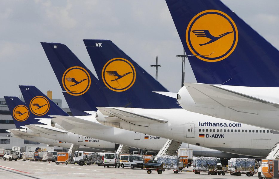 “De um total de 3 mil voos previstos, 929 que chegam ou partem de Frankfurt, Munique e Dusseldorf vão ser cancelados", disse a empresa em um comunicado