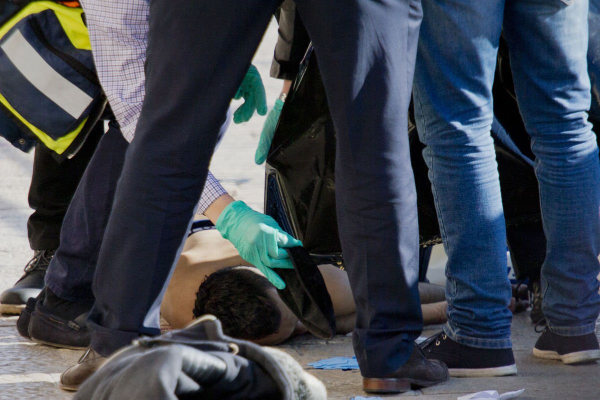 Dois palestinos foram mortos por disparos de soldados israelenses em incidentes na Faixa de Gaza e na Cisjordânia ocupada; um jovem de 22 anos foi atingido na cabeça, durante um protesto contra soldados israelenses no posto de controlo fronteiriço de Karni, entre Gaza e Israel; na Cisjordânia, uma mulher palestina identificada como Mahadia Hamad, de 40 anos e mãe de quatro filhos, foi morta por agentes israelenses quando tentou jogar o automóvel que conduzia contra uma patrulha