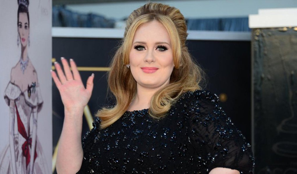 Em apenas sete dias, "25", o primeiro álbum em quatro anos da cantor ganhadora do Grammy, superou facilmente números alcançados ao longo do ano pela superstar Taylor Swift com "1989", de acordo com números publicados pela Nielsen