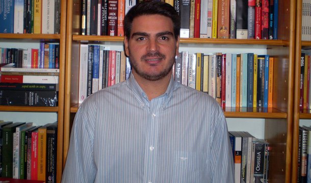 Em texto publicado no Diário do Centro do Mundo, o jornalista Paulo Nogueira comenta um vídeo publicado pelo ex-blogueiro da Veja, Rodrigo Constantino; no vídeo, Constantino conta que a Veja, não contente em demiti-lo, deletou todos os textos que ele produziu em seu período de dois anos no site da revista; "Involuntariamente, Constantino jogou luzes sobre a personalidade da revista. A Veja é má. Sua alma é mesquinha, vingativa, pequena, desprezível. Todos sabem disso. Mas Constantino não sabia, o que também conta sobre a falta de discernimento do blogueiro despedido e magoado. É o chamado sem noção", diz