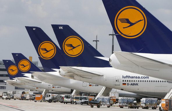 “De um total de 3 mil voos previstos, 929 que chegam ou partem de Frankfurt, Munique e Dusseldorf vão ser cancelados", disse a empresa em um comunicado