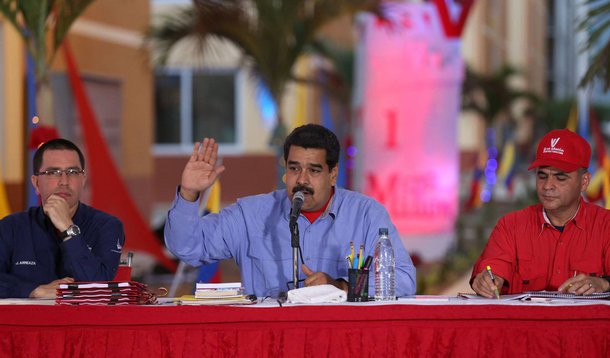 O presidente da Venezuela, Nicolás Maduro, anunciou que está concluindo um plano de emergência econômica para ser aprovado pelo novo Parlamento (de maioria oposicionista); "Estamos elaborando planos específicos por rubricas, o plano do arroz, do leite, da carne, de artigos de limpeza, de consumo massivo e de necessidade popular, garantindo os planos financeiros", afirmou