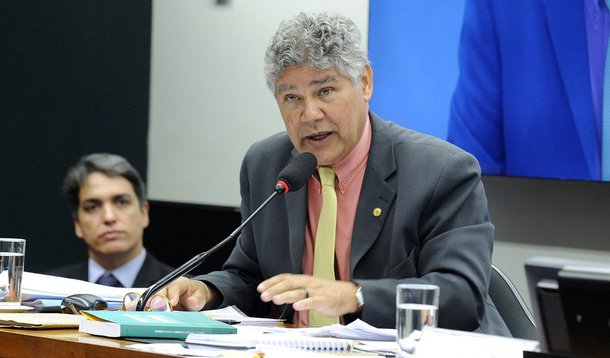 Presidente da Câmara, Eduardo Cunha (PMDB-RJ) terá o prazo de 10 dias, a partir de fevereiro, para se manifestar sobre o pedido de afastamento do cargo feito no mês passado pela Procuradoria Geral da República; para o deputado federal Chico Alencar (PSOL-RJ), um dos parlamentares perseguidos por Cunha, os 10 dias concedidos pelo STF para a defesa do peemedebista, na prática são mais de 50 dias; Chico diz que o parlamentar está em processo de desgaste; "Aquela força, aquele poder todo já não existe"